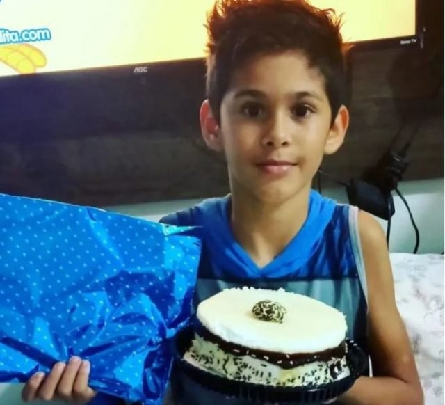 Motociclista faz manobra arriscada e mata criança de 11 anos em MT