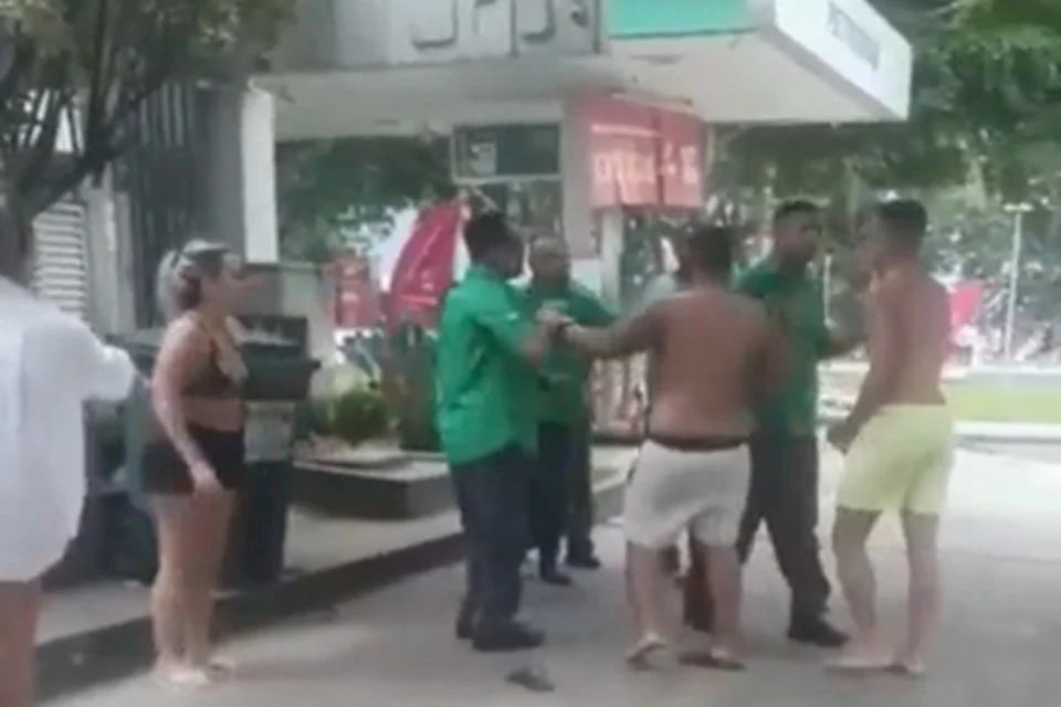 Frentista é demitido após filmar mulher em banheiro de posto