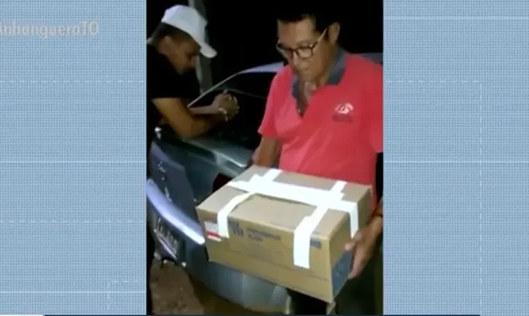 Depois de receber pernas amputadas de parente em caixa de papelão, família é chamada para buscar pé que faltava