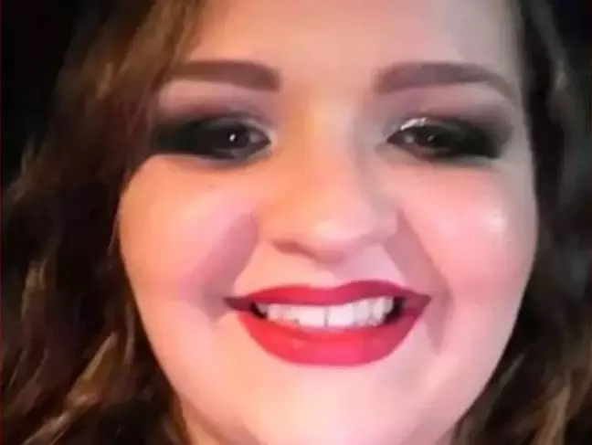 Mulher morre eletrocutada enquanto lavava calçada de casa no RS