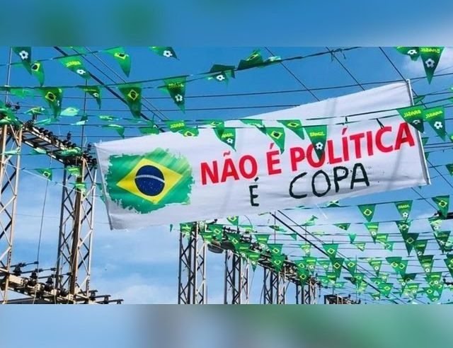 Torcedores enfeitam rua para Copa do Catar, mas deixam mensagem: ‘não é política’