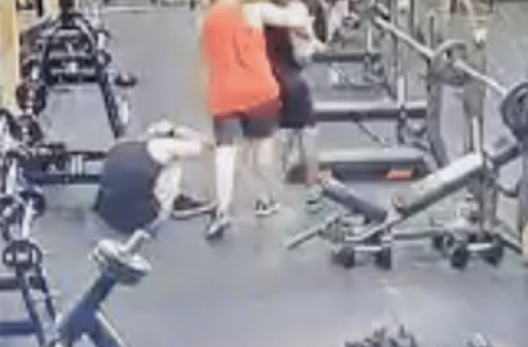 Jovem é agredido e tem mandíbula fraturada após se negar a revezar equipamento em academia na Bahia