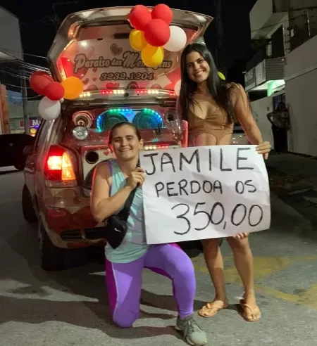 Mulher usa mensagem em carro de som e pede perdão de dívida à irmã no CE