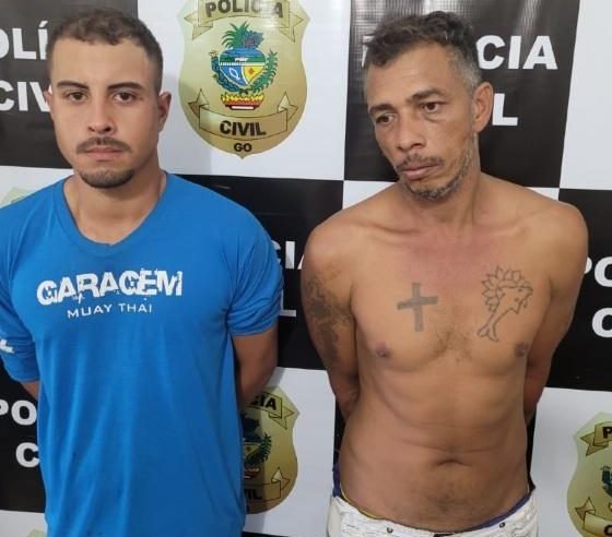 Ladrões ameaçam cortar pescoço de vítimas e tentam escapar da polícia se escondendo embaixo de monte de roupas roubadas
