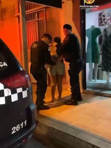 Em surto, mulher incendeia casa com marido e filhos dentro