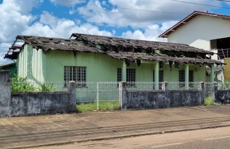 Telhado de casa ‘derrete’ por conta do sol em Boa Vista