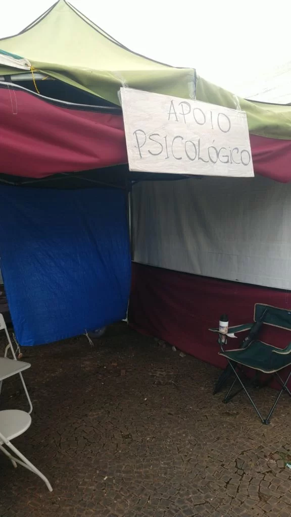 Acampamento bolsonarista no DF tem “terapia express” para “patriotas”