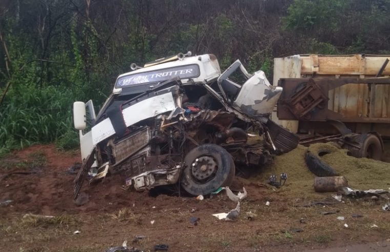 Acidente entre carretas deixa motorista em estado grave na BR-163 entre Sinop e Itaúba