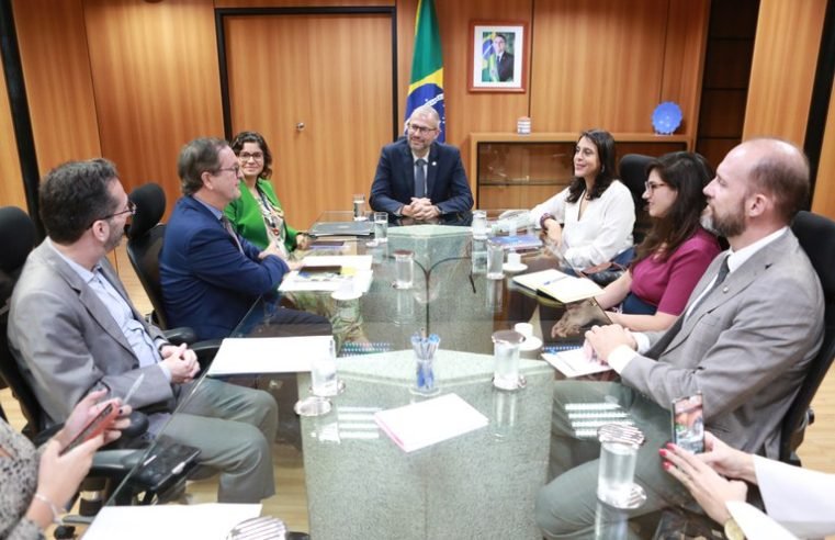MEC assina acordo com Conselho Britânico para a formação de profissionais da educação básica