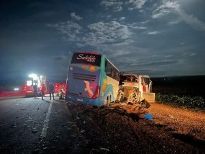 Uma pessoa morre e seis ficam feridas em colisão entre dois ônibus em Colíder