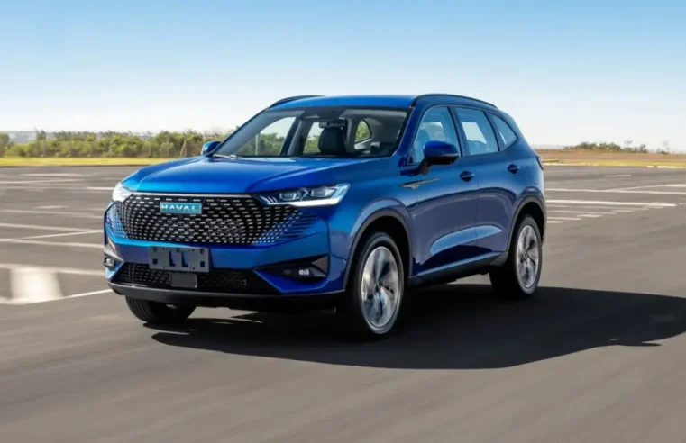 Piloto automático trava e mantém motorista “refém” por 500 km; modelo que sofreu a falha chega ao Brasil em breve