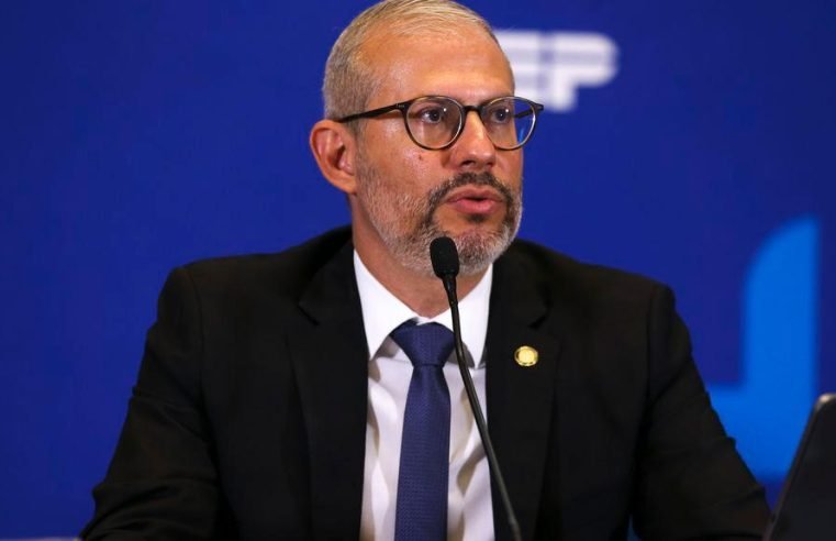 Governo libera R$ 460 milhões que estavam bloqueados para pagar bolsistas