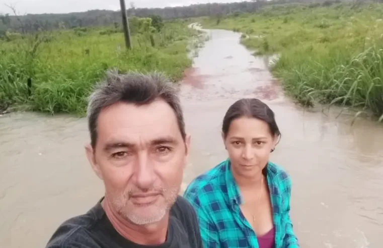 Casal atravessa alagamento para ‘tomar cachaça’ após dias isolado por causa de chuvas fortes em MT