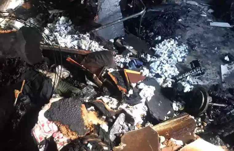Homem tem surto e ateia fogo na própria casa em Minas