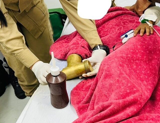 Criança fica com mão presa dentro de cilindro de bolacha e bombeiros realizam resgate em MT