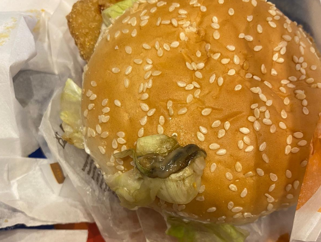 Cliente encontra lesma em salada do Burger King em BH: ‘Não volto mais’