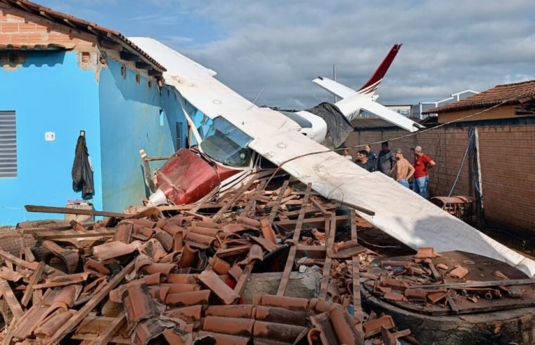 Avião cai e atinge casa em município próximo à divisa com Mato Grosso