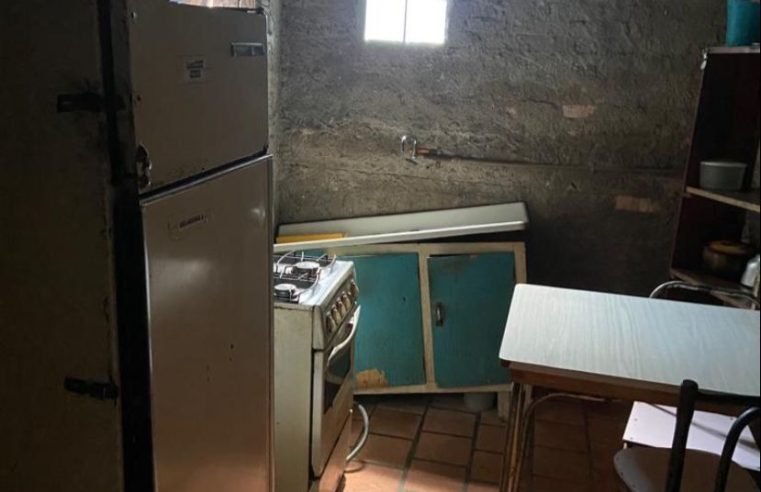 Idosa desaparecida há 40 anos é encontrada em quarto insalubre de hotel; MPT e Polícia Civil investigam