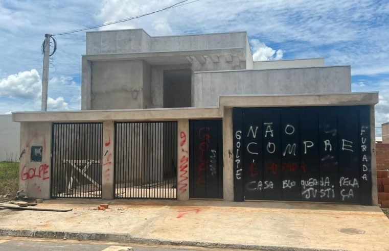 Inusitado: imóvel amanhece pichado após mulher descobrir venda pelo ex-marido em MT