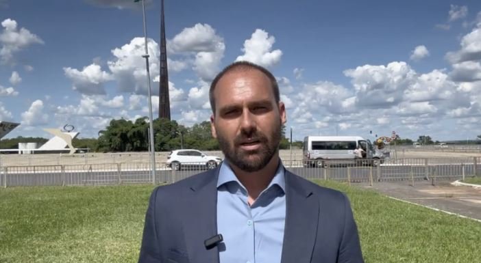 Família Bolsonaro lança loja virtual com produtos a partir de R$ 49,90; veja itens