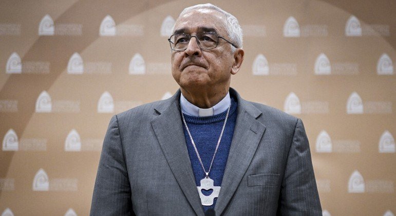 Igreja quer que as vítimas de abusos sexuais deem a cara e não vai afastar para já padres suspeitos que estão na ativa em Portugal