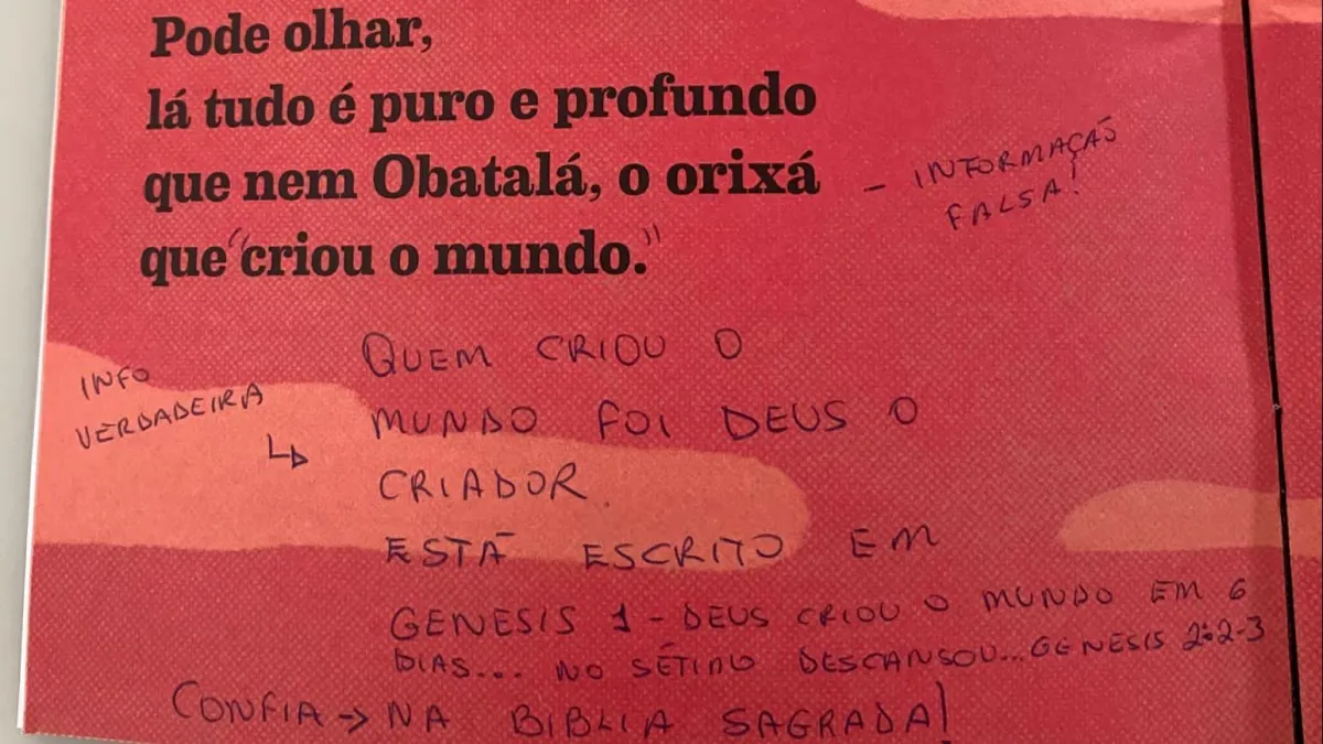 Com críticas a religiões de matriz africana, mãe vandaliza livro infantil de Emicida