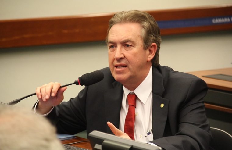 Deputado quer proibir o uso de cigarros em locais públicos do Brasil