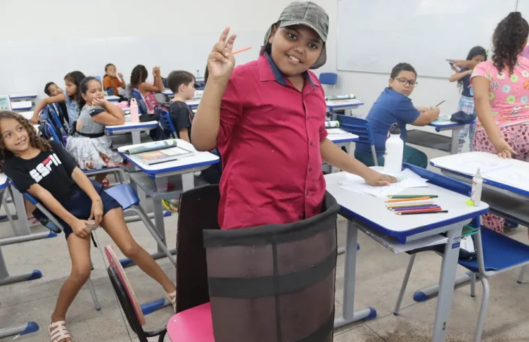 Professora cria ‘barril do Chaves’ na sala de aula para incentivar aluno com autismo, no Ceará