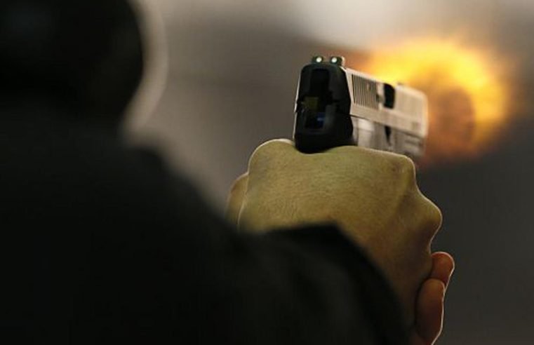 Homem de 66 anos atira contra cabeça de jovem durante festa em Guarantã do Norte.