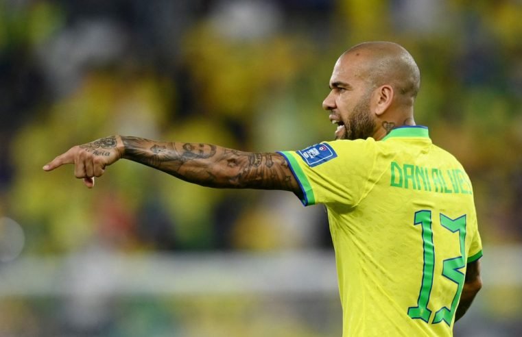 Daniel Alves é indiciado por agressão sexual pela Justiça na Espanha