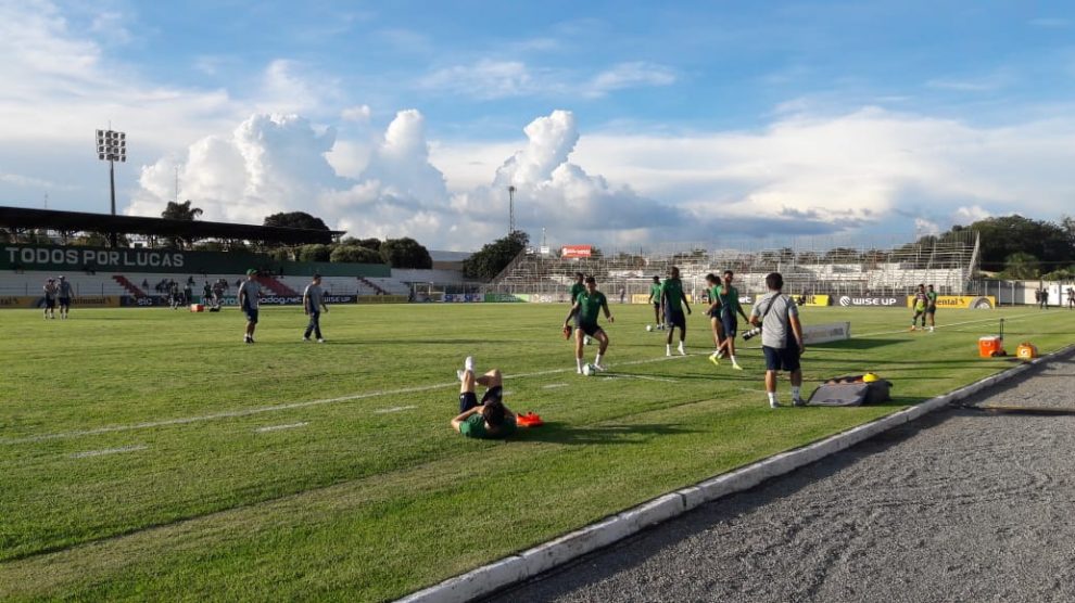 António analisa empate do Cuiabá, reclama do desgaste e valoriza