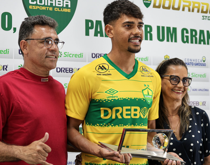 Guilherme Madruga, vencedor do Puskás, mira Seleção Brasileira e