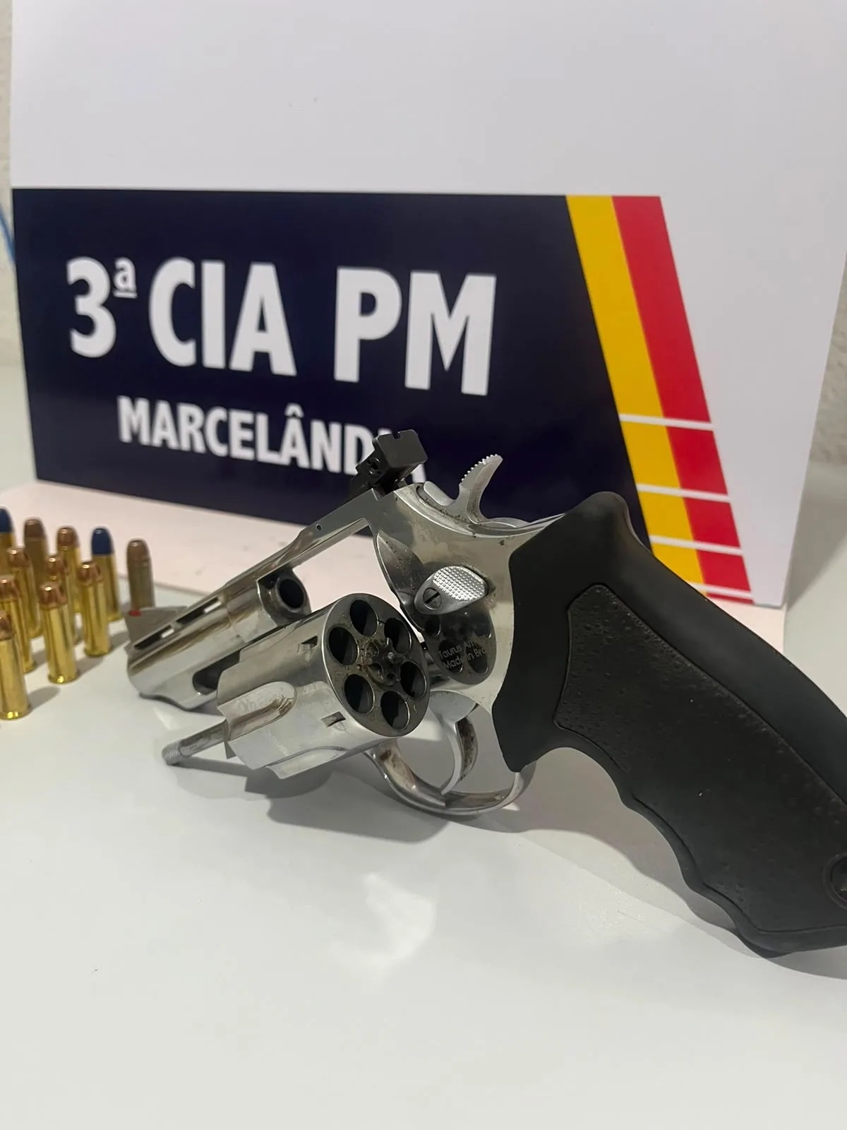 Homem é preso por porte ilegal de arma de fogo durante abordagem da PM em Marcelândia