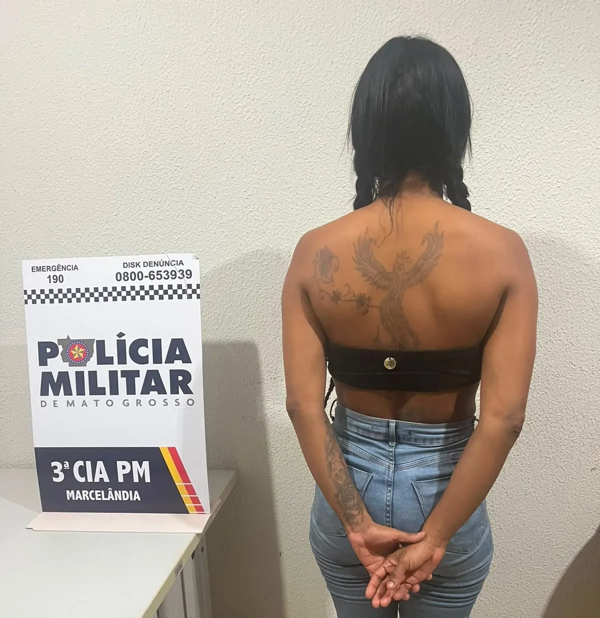 Mulher com mandado de prisão por roubo é detida pela Polícia Militar em Marcelândia